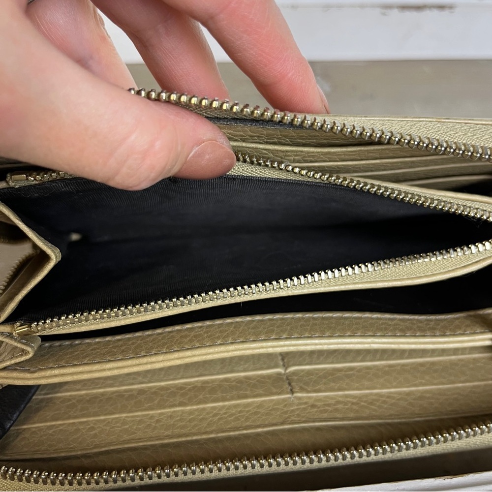 Gucci Soho Beige Leather Zip Around Wallet Tassel Logo Authentic 308364 Gifting - Picture 10 of 16